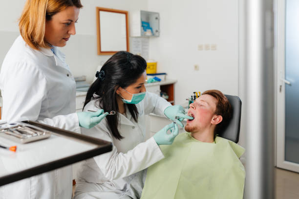 Best Broken or Cracked Tooth Emergency Dentist in Devine, TX
